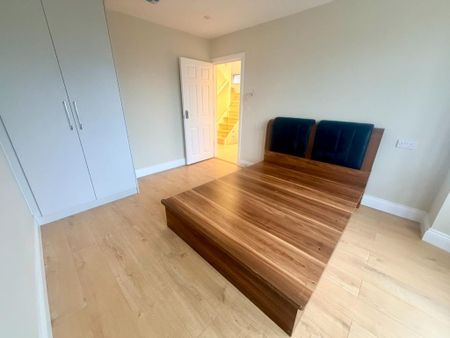 5 bedroom semi-detached bungalow to rent - Photo 3