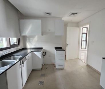 3BHK-END CORNER-BIGGER LAYOUT-MAIN STREET-RENT - Photo 5