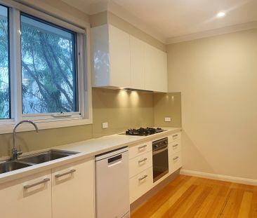 IMPRESSIVE TOWNHOUSE IN MOUNT WAVERLEY SCHOOL ZONE (STSA) - Photo 6