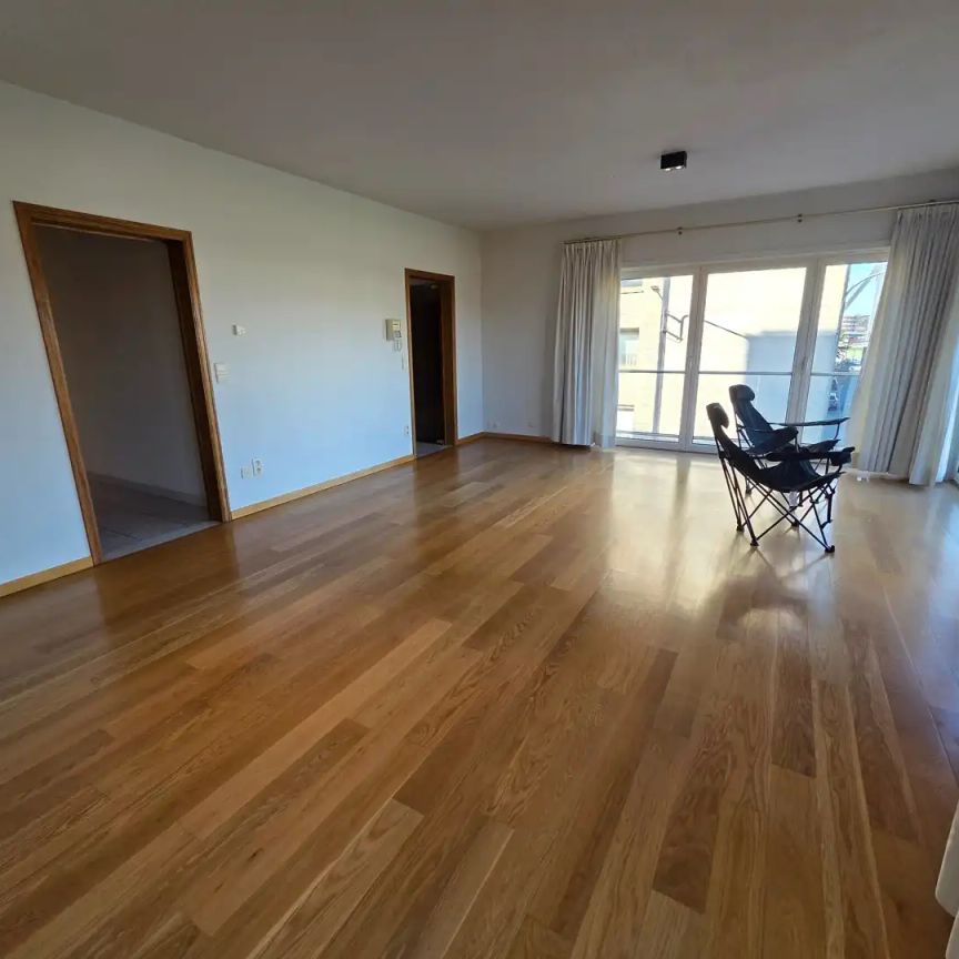 Prachtig hoekappartement aan de Leie met ondergrondse standplaats! - Photo 1