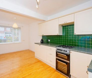 3 bedroom semi-detached house to rent - Photo 5