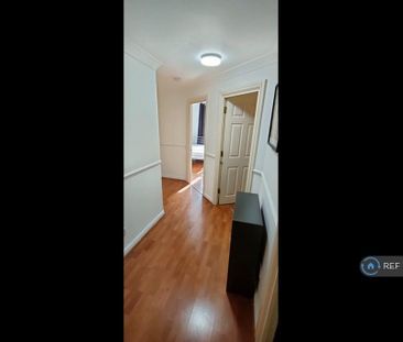 1 bedroom in a flat share to rent - Photo 5