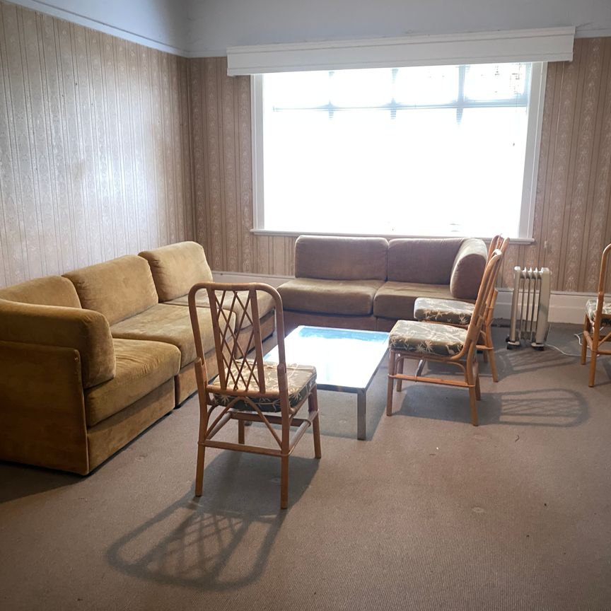 Hawthorn East - Photo 1