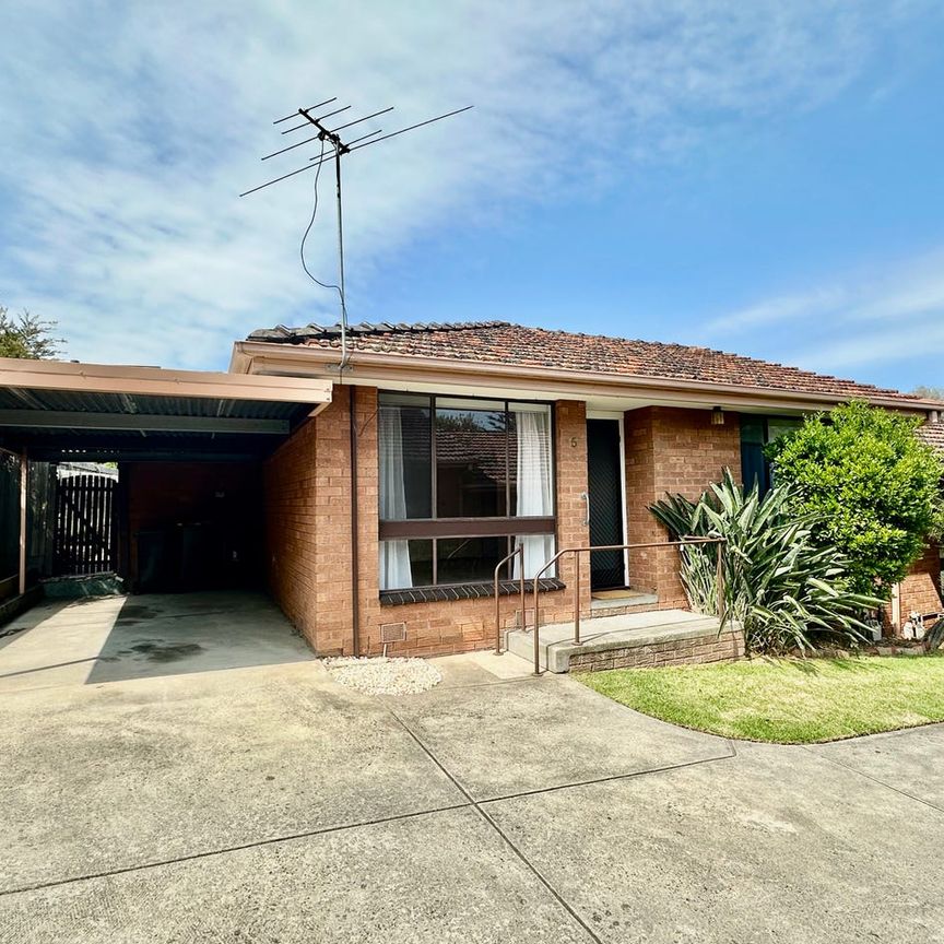 LOVELY HOME IN SUPERB LOCATION WITH GARDENING INCLUDED - Photo 1