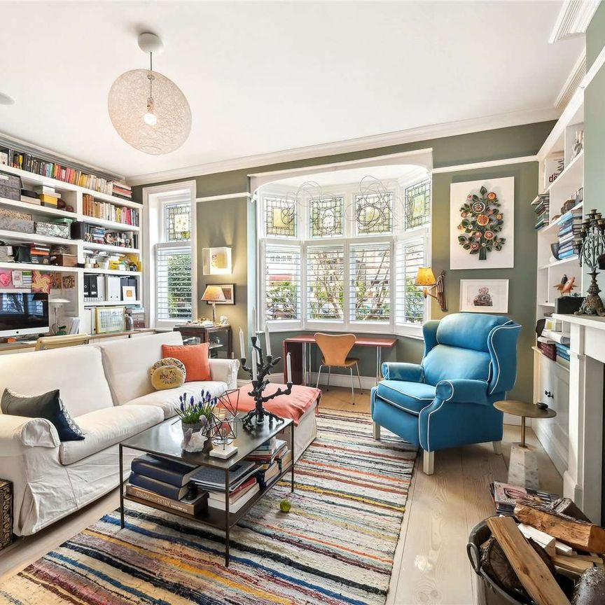 A stunning five bedroom semi detached house in the sought after Bedford Park area of Chiswick. - Photo 1