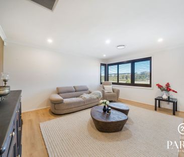 Luxurious Family Living Opposite Parklands – Resort-Style Entertainer - Photo 1