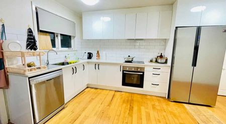 4 Bedroom Home next to RESERVE in PAPAKURA! - Photo 5