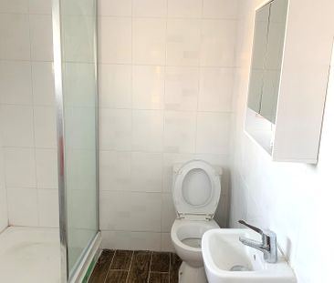 £900 PCM (Water Bills Included), Spacious One Bedroom Maisonette wi... - Photo 1