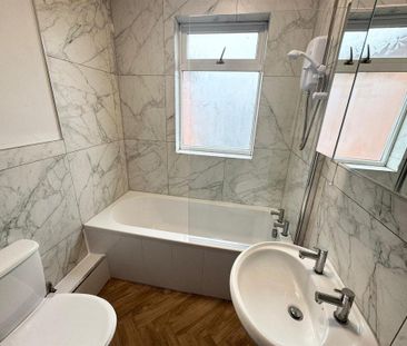 2 bedroom semi-detached house to rent - Photo 3