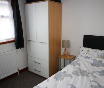 6 bedroom private hall to rent - Photo 5