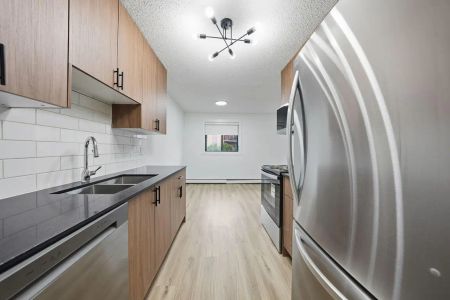 - 1 Bedroom at Lakewood Manor - Photo 2