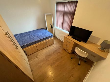 3 bedroom semi-detached house to rent - Photo 4