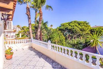 Chalet Vacacional con la piscina privada en La Zenia