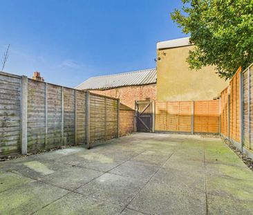 Terraced House to rent on - Photo 4