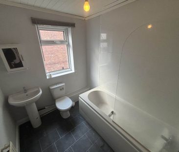 Price £950 pcm - Available Now - Unfurnished - Photo 6