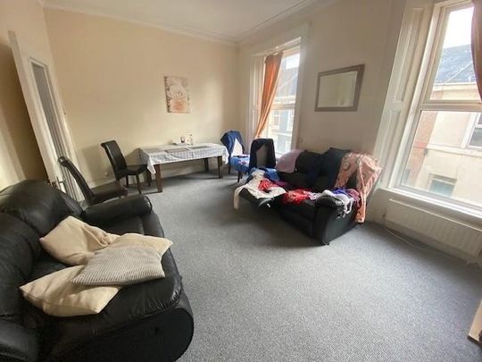 4 bedroom flat to rent - Photo 1
