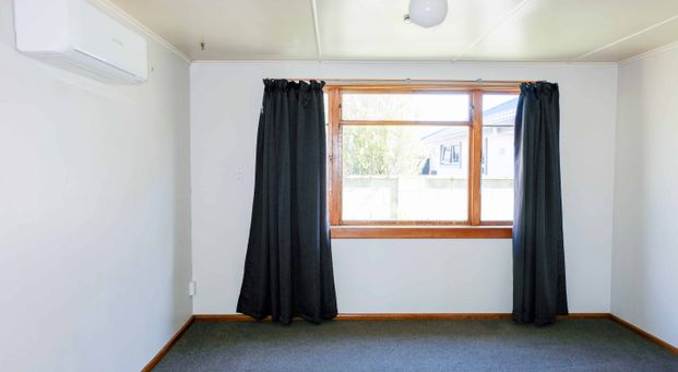 HANDY LOCATION - Photo 1