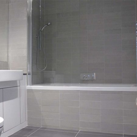 One bedroom apartment in the popular Parkside Place development - Photo 4