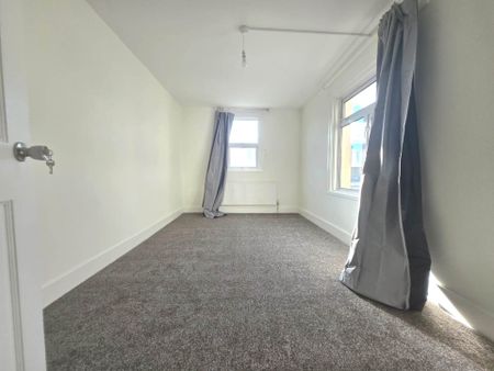 Guide Price £2,600 pcm - Available Now - Part Furnished - Photo 4