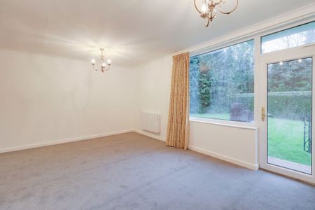 A 2 Bedroom Flat in Lansdown GL51 6PZ - Photo 2