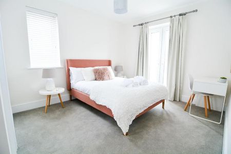 2 bedroom mews to rent - Photo 4