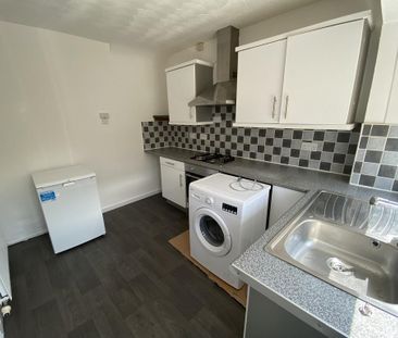 2 bedroom semi-detached house to rent - Photo 4