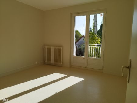 Appartement lumineux et calme composé d'un séjour avec balcon et 2 chambres. - Photo 3