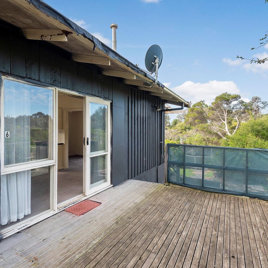 Quiet home overlooking Kananook Creek - Photo 1