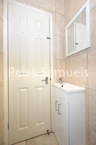 4 bedroom terraced house to rent - Photo 5