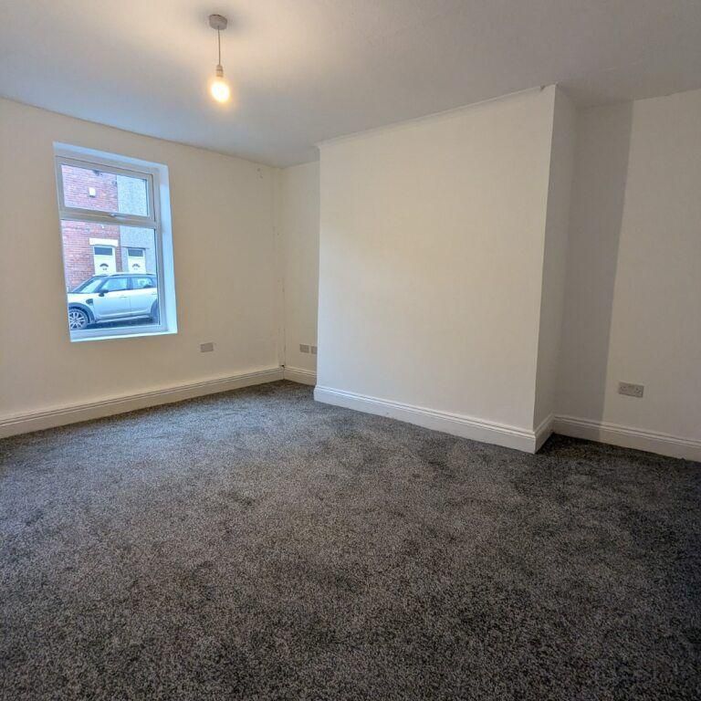 2 bedroom house to rent - Photo 1