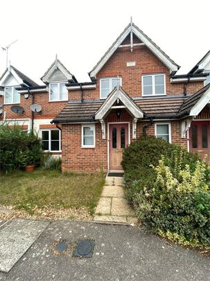 2 bed terraced house to rent in Huntington Place, Langley, SL3 - Photo 1