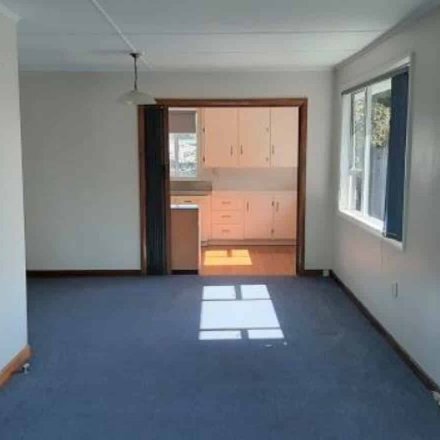 Charming 3-Bedroom Home with Fully Fenced Courtyard - Photo 1