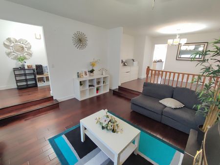 Cozy Three Bedroom Rancher - Photo 5