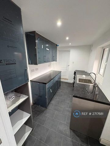 2 bedroom end of terrace house to rent - Photo 3
