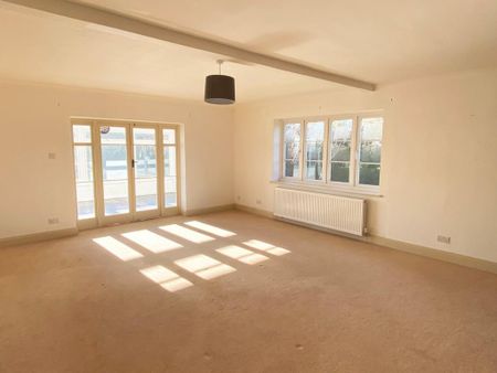 4 bedroom detached house to rent - Photo 2