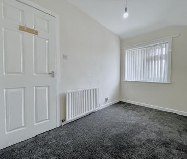 4 bedroom semi-detached house to rent - Photo 6