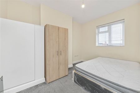 London Road, London, SW16 - Photo 2