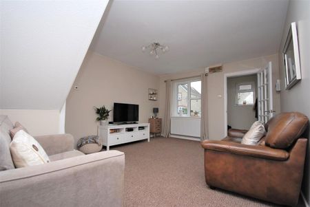 2 bedroom semi-detached house to rent - Photo 2