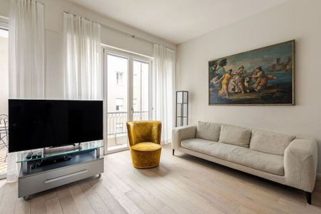 Via Uberto Visconti di Modrone, Milan, Lombardy 20122 - Photo 4