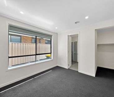 Spacious Townhouse Living in Attwood - Photo 2