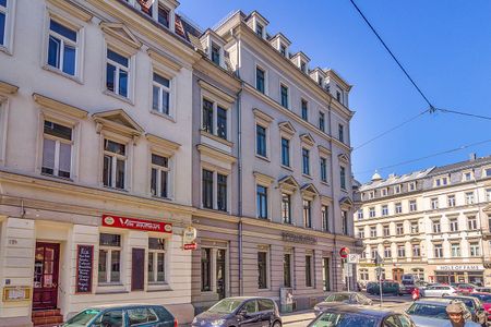 Frisch renovierte Altbauwohnung am Rande des Szeneviertels. Balkon zum Hof, Wanne, etc. - Photo 3