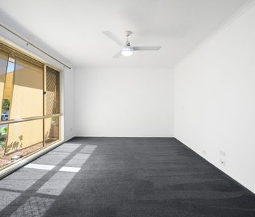 Spacious & Family-Friendly 4-Bedroom Home in a Great Location, Park... - Photo 2