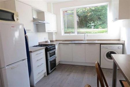 Bedroom Detached House In Winton, BH9 - Photo 2