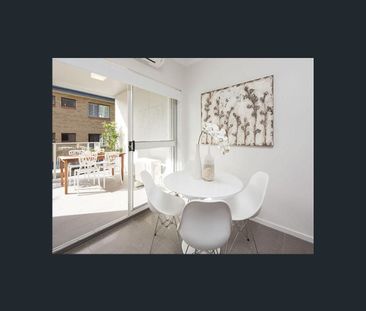 Modern Ascot Apartment with SLU Garage - Photo 2