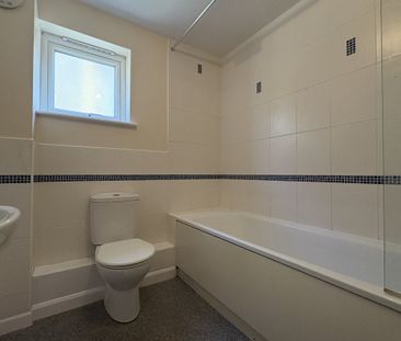 Bentley House - Photo 4