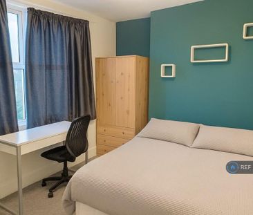 1 bedroom in a house share to rent - Photo 4