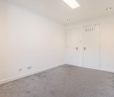 3 bedroom apartment to rent - Photo 4