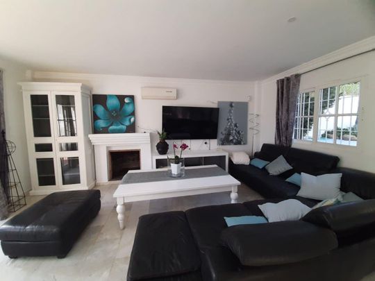 Alquiler Villa en Velerin, Estepona - Foto 1