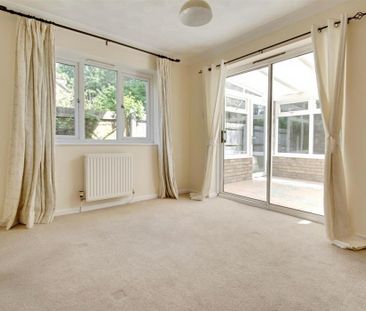 4 bedroom detached house to rent - Photo 2