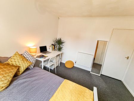 4 bedroom flat to rent - Photo 5